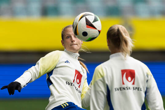 Bläddra bland fler bilder av Football, Women's Euro Qualifier, Sweden, Training