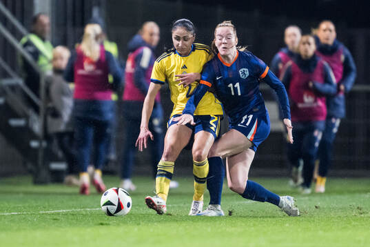 Nesrin Akgun and Alice Bergström of Sweden