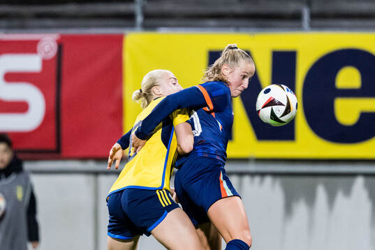 Wilma Leidhammar of Sweden and Dana Foederer of Netherlands