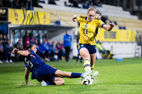 Daliyah de Klonia of Netherlands and Alice Bergström of