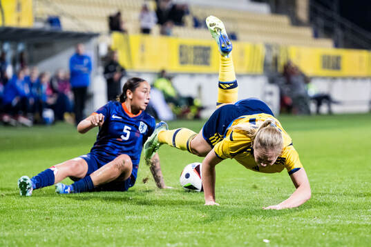 Daliyah de Klonia of Netherlands and Alice Bergström of