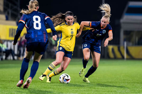 Emilia Pelgander and Evelina Duljan of Sweden