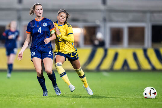 Marit Auée of Netherlands and Felicia Schröder of Sweden