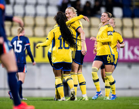 Wilma Leidhammar and My Cato of Sweden celebrates
