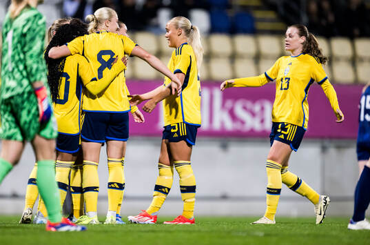 Wilma Leidhammar, Alva Selerud and Sofia Reidy of Sweden