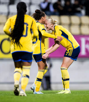 Felicia Schröder and Wilma Leidhammar of Sweden celebrates