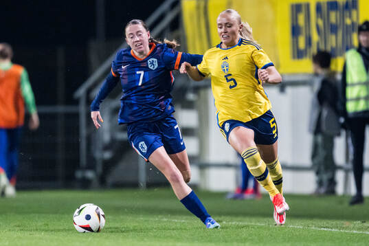 Zera Hulswit of Netherlands and Alva Selerud of Sweden