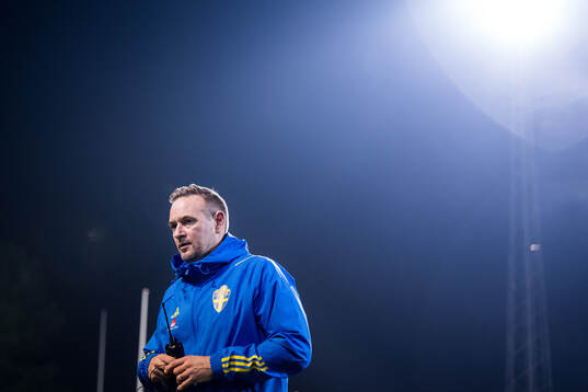 Head coach Martin Qvarmans Möllerof of Sweden