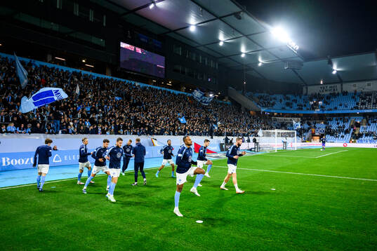 Malmö FFs spelare värmer upp