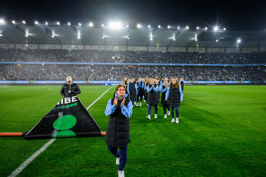 Spelare i Malmö FFs damlag hyllas för avancemanget till
