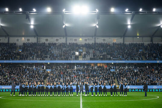 Spelare i Malmö FFs damlag hyllas för avancemanget till