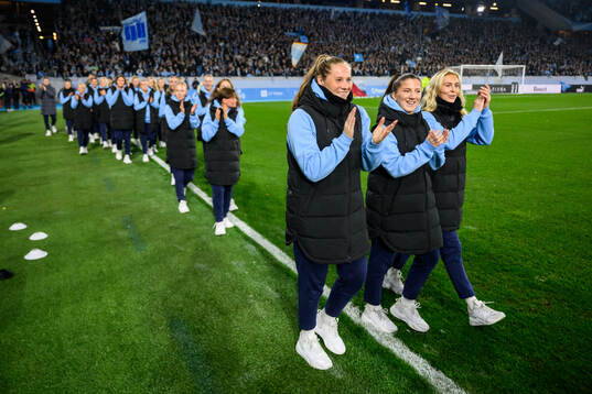 Spelare i Malmö FFs damlag hyllas för avancemanget till