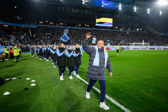 Spelare i Malmö FFs damlag hyllas för avancemanget till