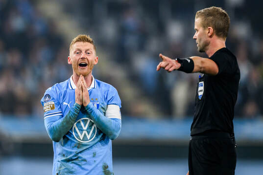 Malmö FFs Anders Christiansen reagerar mot Domare Glenn