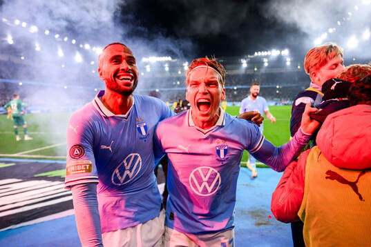 Malmö FFs Isaac Kiese Thelin och Jens Stryger Larsen jublar