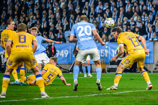 Malmö FFs Hugo Bolin gör 2-1