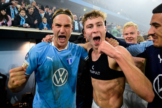Malmö FFs Erik Botheim och Hugo Bolin jublar