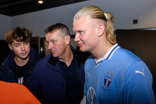 Erling Braut Haaland jublar i Malmö FFs omklädningsrum
