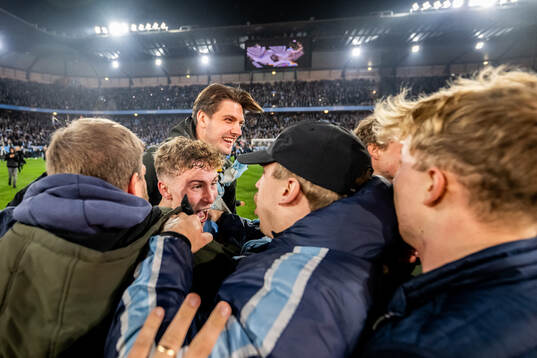 Malmö FFs Hugo Bolin jublar med supportrar