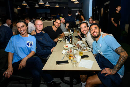 Malmö FFs Daniel Gudjohnsen och Sergio Pena på
