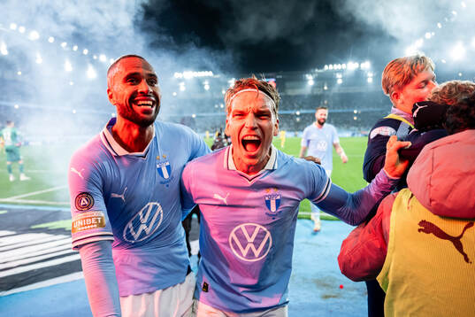 Malmö FFs Isaac Kiese Thelin och Jens Stryger Larsen jublar