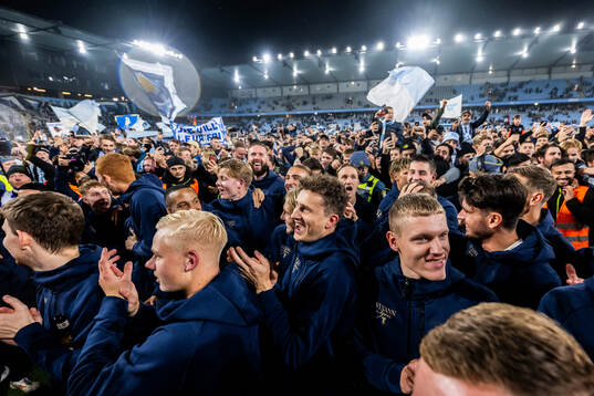 Malmö FFs spelare med assisterande tränare Martin Falk