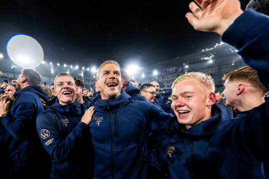 Malmö FFs Sebastian Jörgensen, målvakt Johan Dahlin och