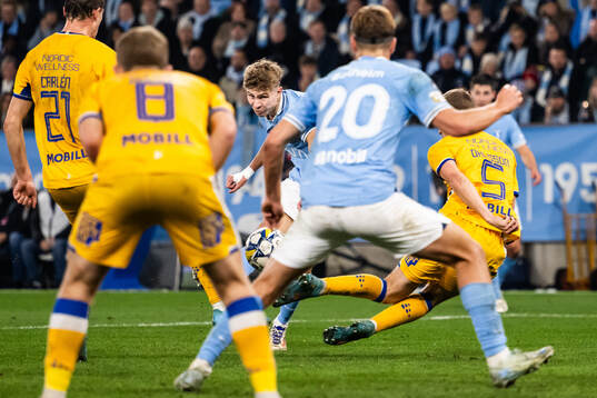 Malmö FFs Hugo Bolin gör det matchavgörande 2-1 målet