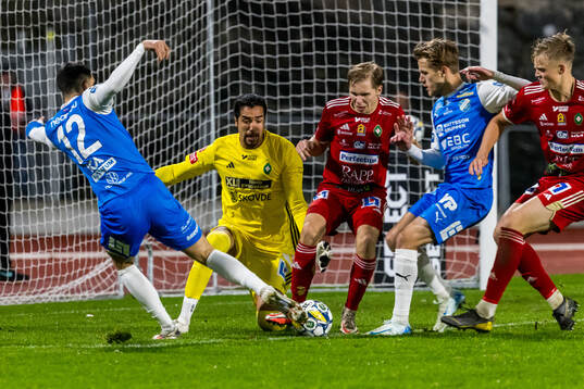 Oddevolds Daniel Krezic och Skövde AIKs målvakt Adrian