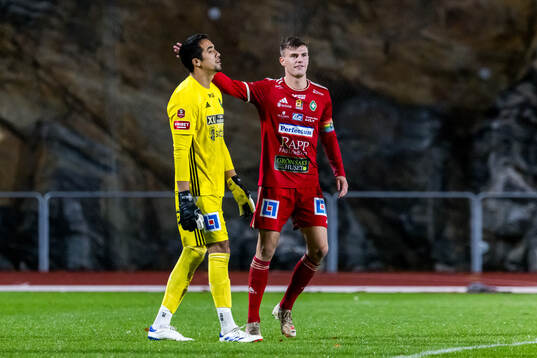 Skövde AIKs Adrian Zendejas och Filip Schyberg deppar