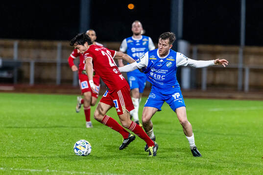 Skövde AIKs Armend Suljev och Oddevolds Anton Snibb