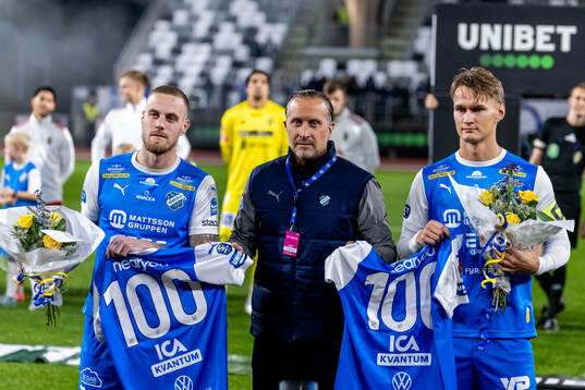 Oddevolds Filip Karlin (v) och Alexander Almqvist tar emot