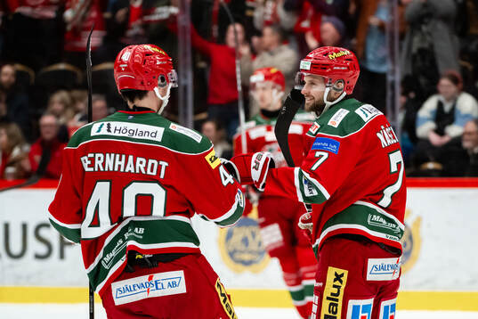 Modos Pontus Näsén jublar