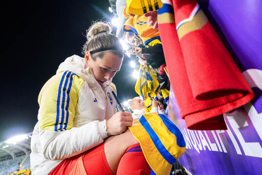 goalkeeper Jennifer Falk of Sweden