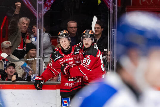 Örebros Patrik Puistola och Patrik Karlkvist jublar