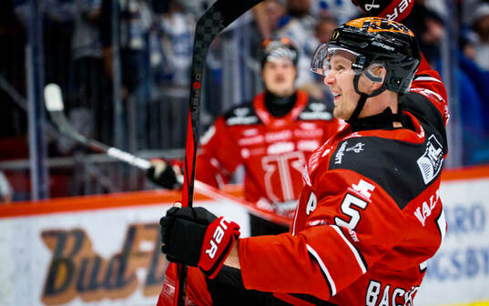 Örebros Gustav Backström jublar vid 2-0