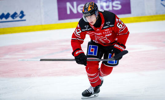 Örebros Robert Leino jublar vid 3-0