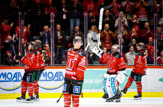 Örebros målvakt Jhonas Enroth jublar