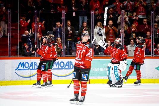 Örebros målvakt Jhonas Enroth jublar
