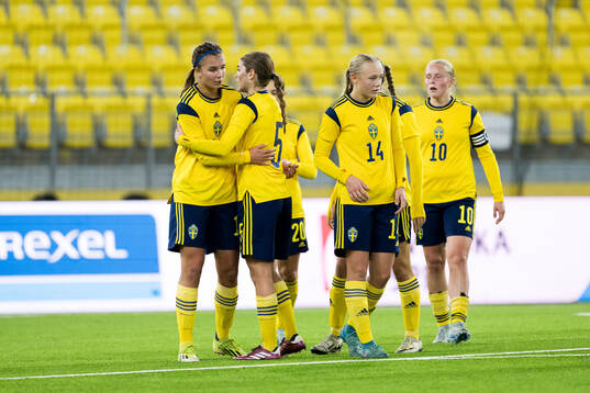Thelma Person Welin of Sweden celebrates