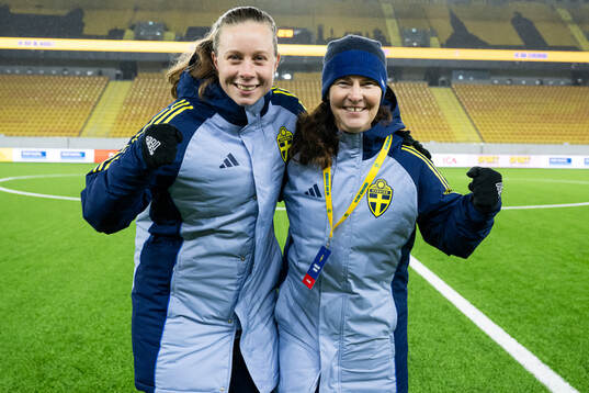 Goalkeeper coach Kristin Oscarsson and Head coach Lotta