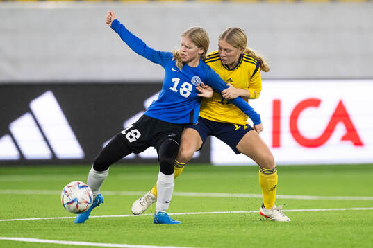 Gerda Liisa Matson of Estonia and Thea Carlsson of Sweden