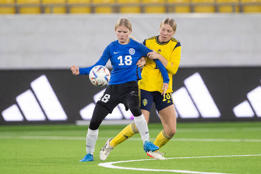 Gerda Liisa Matson of Estonia and Thea Carlsson of Sweden