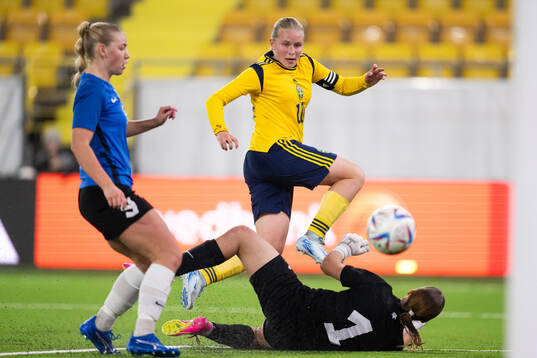 Bläddra bland fler bilder av Football, UEFA Women's Under-17 qualifiers, Estonia - Sweden