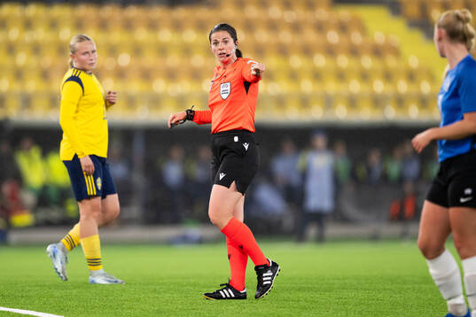 Referee Kathrina Huber