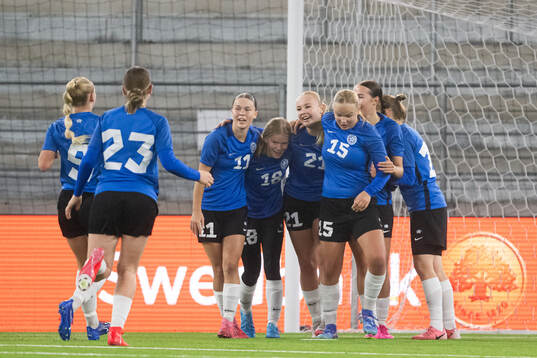 Rianna Väärsi of Estonia celebrate with teammates