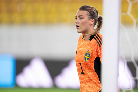 Goalkeeper Fanny Jurander of Sweden