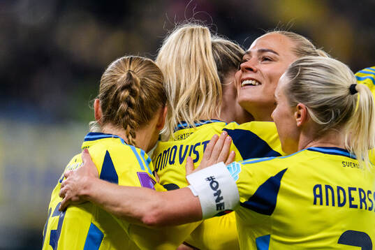 Anna Anvegård, Rebecka Blomqvist and Fridolina Rolfö of