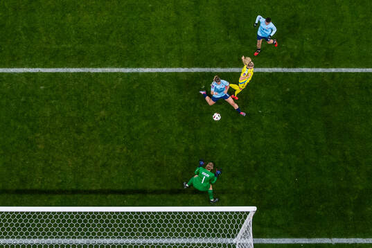 Rebecka Blomqvist of Sweden scores 7-0 behind Emma Kremer