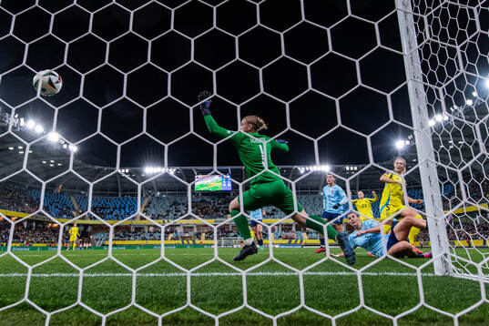 Rebecka Blomqvist of Sweden scores 7-0 behind Emma Kremer